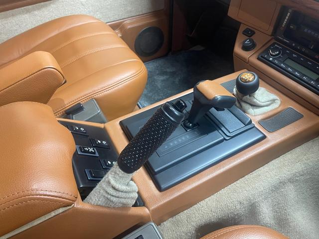 レンジローバー バンデンプラ　４ＷＤ　フルビスポーク　内装革張仕様　ダッシュボード＆各ドア　　断熱材施工　フロア防振材防音材全面施工　ハリスツイード　バックカメラ　本革シート　パワーシート　シートヒーター　サンルーフ　ＥＴＣ（22枚目）