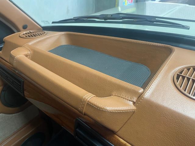 レンジローバー バンデンプラ　４ＷＤ　フルビスポーク　内装革張仕様　ダッシュボード＆各ドア　　断熱材施工　フロア防振材防音材全面施工　ハリスツイード　バックカメラ　本革シート　パワーシート　シートヒーター　サンルーフ　ＥＴＣ（24枚目）