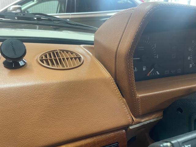 レンジローバー バンデンプラ　４ＷＤ　フルビスポーク　内装革張仕様　ダッシュボード＆各ドア　　断熱材施工　フロア防振材防音材全面施工　ハリスツイード　バックカメラ　本革シート　パワーシート　シートヒーター　サンルーフ　ＥＴＣ（25枚目）