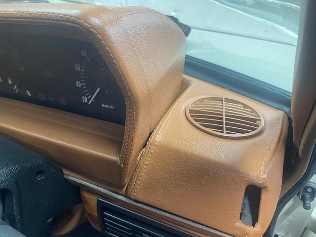 レンジローバー バンデンプラ　４ＷＤ　フルビスポーク　内装革張仕様　ダッシュボード＆各ドア　　断熱材施工　フロア防振材防音材全面施工　ハリスツイード　バックカメラ　本革シート　パワーシート　シートヒーター　サンルーフ　ＥＴＣ（27枚目）