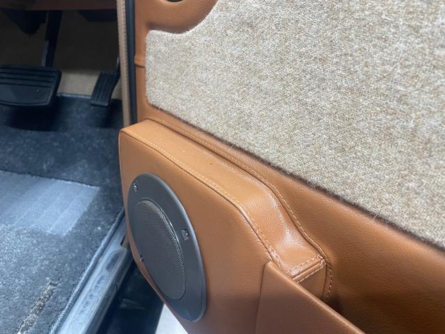 レンジローバー バンデンプラ　４ＷＤ　フルビスポーク　内装革張仕様　ダッシュボード＆各ドア　　断熱材施工　フロア防振材防音材全面施工　ハリスツイード　バックカメラ　本革シート　パワーシート　シートヒーター　サンルーフ　ＥＴＣ（29枚目）