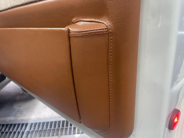 レンジローバー バンデンプラ　４ＷＤ　フルビスポーク　内装革張仕様　ダッシュボード＆各ドア　　断熱材施工　フロア防振材防音材全面施工　ハリスツイード　バックカメラ　本革シート　パワーシート　シートヒーター　サンルーフ　ＥＴＣ（30枚目）