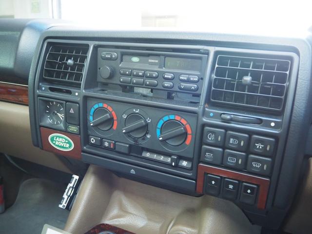 レンジローバー ベースグレード　４ＷＤ　オールペイント施工ウッド補修　リペアコイルサスペンション新品交換　本革シート　パワーシート　シートヒーター　サンルーフ　クルーズコントロール　ＥＴＣ　キーレス（6枚目）