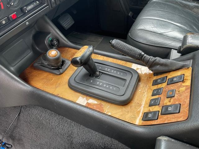 レンジローバー クラシック　４ＷＤ　後期ＳＷＢ　’９５モデル　本革シート　パワーシート　シートヒーター　サンルーフ　キーレス　アルミホイール　ドライブレコーダー　ＥＴＣ（21枚目）