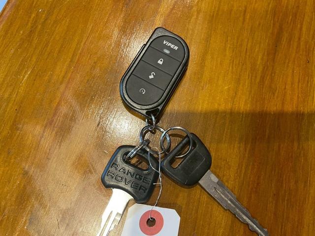 レンジローバー フルビスポーク　４ＷＤ　荷室拡張ワイド　エンジンヘッドＯ／Ｈ　ＡＴＯ／Ｈ　インテリアフルレザー張替　ナビインストール　国内新規登録２０２４年８月　フルビスポークｍｉｌｅメーター９０，０００（7枚目）