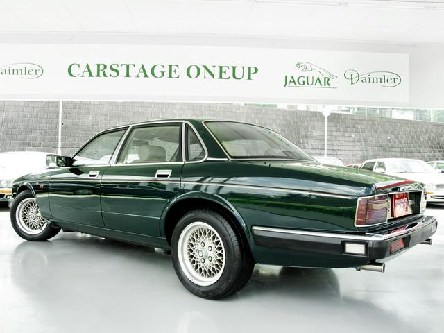 XJ6-4.0スポーツ XJ40限定車 フルノーマル 4.0リッター直6DOHC 純正16インチラティスアルミ レッド&シルバーコーチライン レッドテールレンズ イングリッシュツイード&レザーインテリア(21枚目)