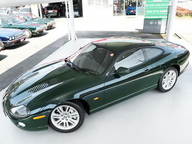 ＸＫＲ　２００５年モデル・ワンオーナー・フルノーマル・ブリティッシュレーシンググリーン・４．２Ｖ８スーパーチャージド４０６ＰＳ・Ｒパフォーマンスキット・ブラックコノリーレザー・バーウオルナットウッドトリム(2枚目)