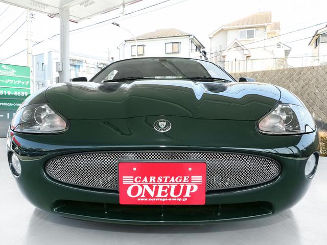 ＸＫＲ　２００５年モデル・ワンオーナー・フルノーマル・ブリティッシュレーシンググリーン・４．２Ｖ８スーパーチャージド４０６ＰＳ・Ｒパフォーマンスキット・ブラックコノリーレザー・バーウオルナットウッドトリム(4枚目)