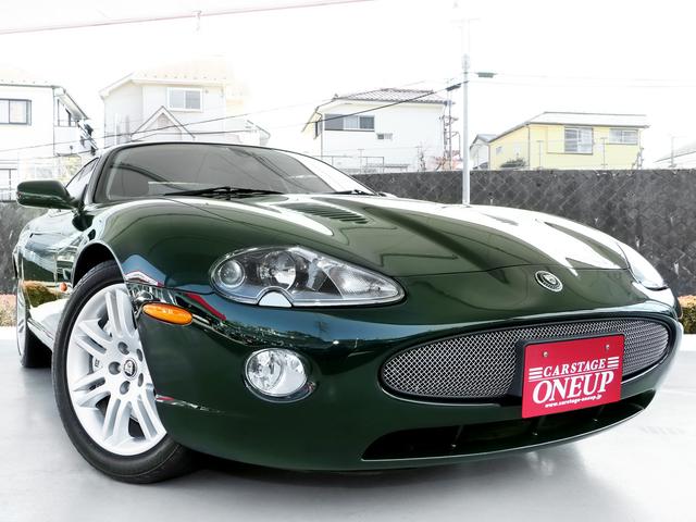 ＸＫＲ　２００５年モデル・ワンオーナー・フルノーマル・ブリティッシュレーシンググリーン・４．２Ｖ８スーパーチャージド４０６ＰＳ・Ｒパフォーマンスキット・ブラックコノリーレザー・バーウオルナットウッドトリム(5枚目)