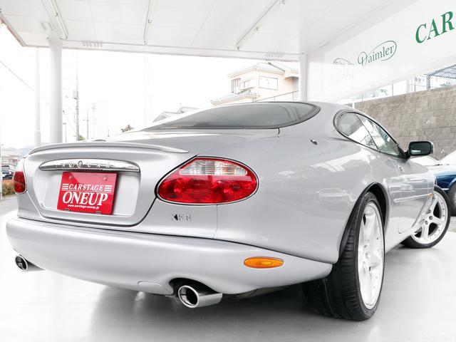 ＸＫ ＸＫＲシルバーストーン　日本デリバリー５０台限定車・４．０Ｖ８スーパーチャージド３７５ＰＳ・ＢＢＳ２０インチホイールデトロイト・新品タイヤ装着済・強化サス・ブレンボ・専用内外装・ブラックコノリーレザー・バーウオルナットウッド（16枚目）