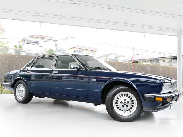 ソブリン ４．０　１９９０年モデル・ＸＪ４０中期型・直６エンジン最上級モデル・角目ヘッドライト・純正フォグランプ・メッキトリムテールレンズ・純正ＡＷ・コノリーレザー・パワーシート・カロッツェリアオーディオヘッドユニット（6枚目）