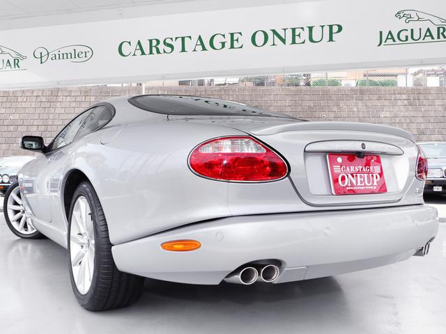 ＸＫ ＸＫＲ　２００５年モデル・後期４．２Ｖ８スーパーチャージド４０６ＰＳ・１９インチＡＷ・レカロスポーツシート・ブレンボキャリパー・Ｒパフォーマンスオプション・ウッドコンビステア・ブラックレザー・Ｒメッシュグリル（23枚目）