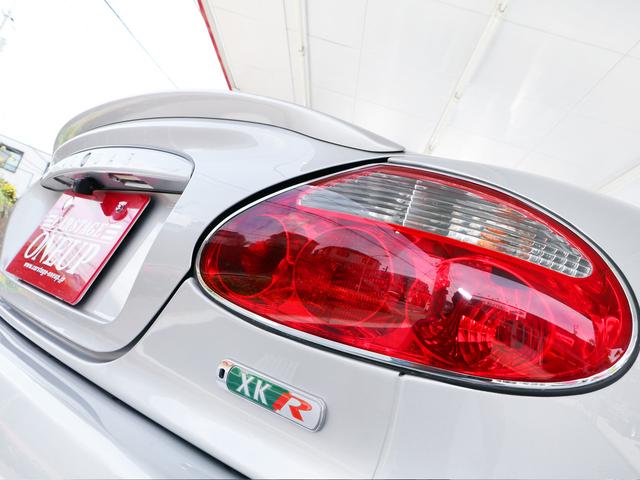 ＸＫ ＸＫＲ　２００５年モデル・後期４．２Ｖ８スーパーチャージド４０６ＰＳ・１９インチＡＷ・レカロスポーツシート・ブレンボキャリパー・Ｒパフォーマンスオプション・ウッドコンビステア・ブラックレザー・Ｒメッシュグリル（30枚目）