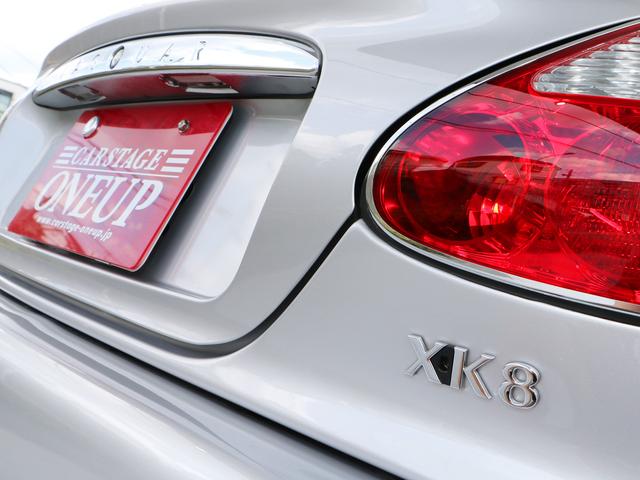 ＸＫ８　クラシック　２オーナー・走行３０，４００ｋｍ・Ｘ１００型４．０リッターＸＫ８最終モデル・１７インチ純正ＡＷ・ＨＩＤ・コノリーブラックレザー・バーウオルナットウッドパネル・純正ナビ・プレミアムサウンド・ＣＤＣ(22枚目)