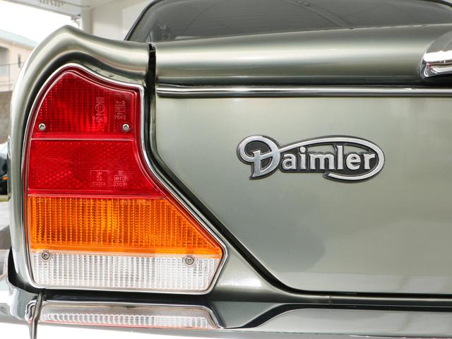 デイムラー ダブルシックス　シリーズＩＩＩ・フルノーマル・後期モデル・走行２８，３００ｋｍ・５．３リッターＶ１２・ＣＡＴＫＩＮボディ・デイムラーフルーテッド・ＰＡＲＣＨＭＥＮＴインテリア・バーウオルナットウッド・コノリーレザー（34枚目）