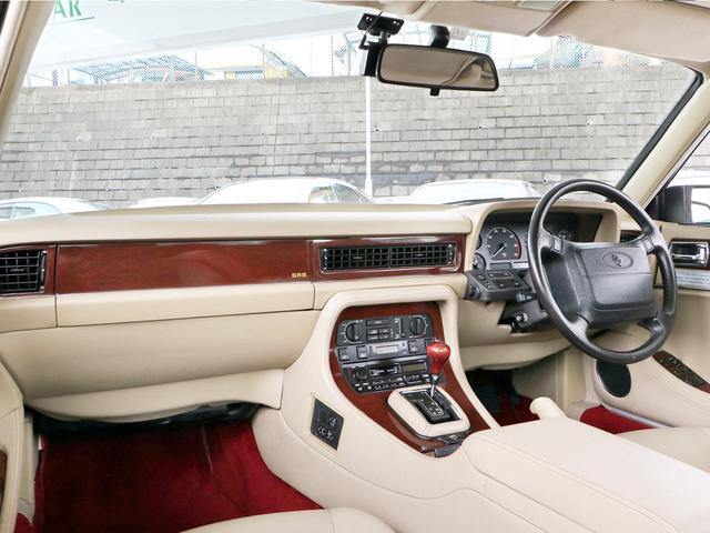 ＸＪ ＸＪ６－３．２　ＸＪ４０最終型・デュアルエアバッグモデル・３．２リッター直６ＤＯＨＣ・ローズウッド・イングリッシュツイード＆レザーインテリア・クランベリーレッドステッチ・パワーシート・純正オーディオ・ＥＴＣ（42枚目）