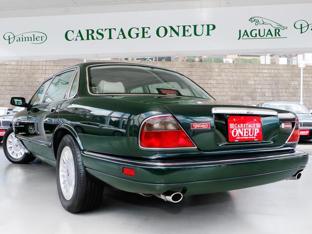 デイムラー ダブルシックス　Ｘ３００後期モデル・最終Ｖ１２・ロングボディ（ＬＷＢ）専用内外装・サンルーフ・象嵌バーウオルナット・コノリー・純正オーディオヘッドユニット・ＣＤチェンジャー・リアウッドテーブル・バックカメラ・ＥＴＣ（24枚目）