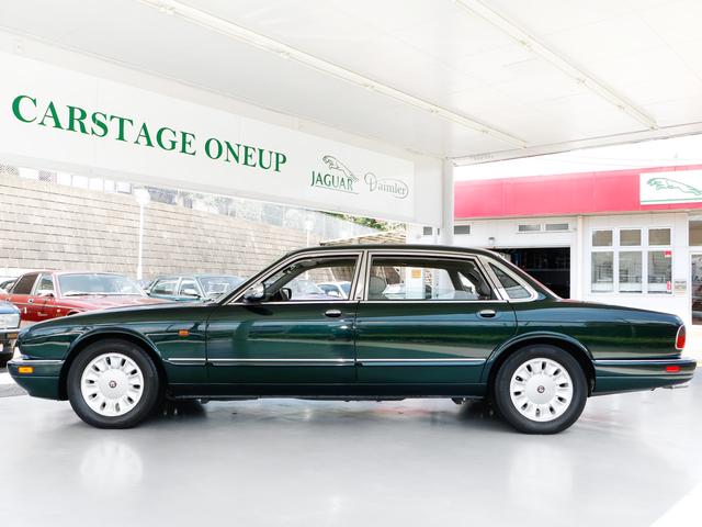 デイムラー ダブルシックス　Ｘ３００後期モデル・最終Ｖ１２・ロングボディ（ＬＷＢ）専用内外装・サンルーフ・象嵌バーウオルナット・コノリー・純正オーディオヘッドユニット・ＣＤチェンジャー・リアウッドテーブル・バックカメラ・ＥＴＣ（26枚目）