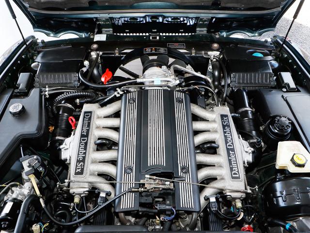 デイムラー ダブルシックス　Ｘ３００後期モデル・最終Ｖ１２・ロングボディ（ＬＷＢ）専用内外装・サンルーフ・象嵌バーウオルナット・コノリー・純正オーディオヘッドユニット・ＣＤチェンジャー・リアウッドテーブル・バックカメラ・ＥＴＣ（39枚目）