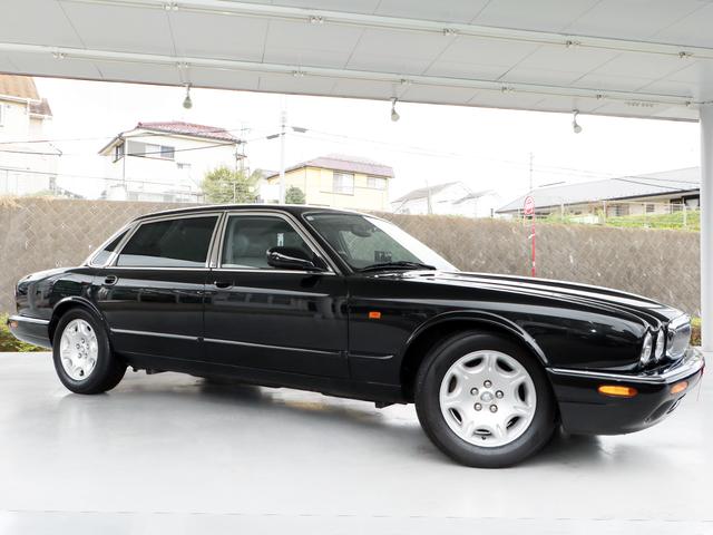 ソブリン 4.0-V8 X308後期最終ロングボディ(LWB)・オプションボディカラー・自然吸気4.0V8(294PS)・純正AW・ソブリン専用内外装・コノリーレザー・プレミアムサウンド・ナビ・バックカメラ・ETC(6枚目)