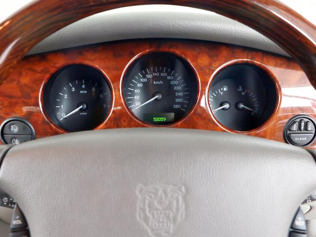 ソブリン 4.0-V8 X308後期最終ロングボディ(LWB)・オプションボディカラー・自然吸気4.0V8(294PS)・純正AW・ソブリン専用内外装・コノリーレザー・プレミアムサウンド・ナビ・バックカメラ・ETC(47枚目)
