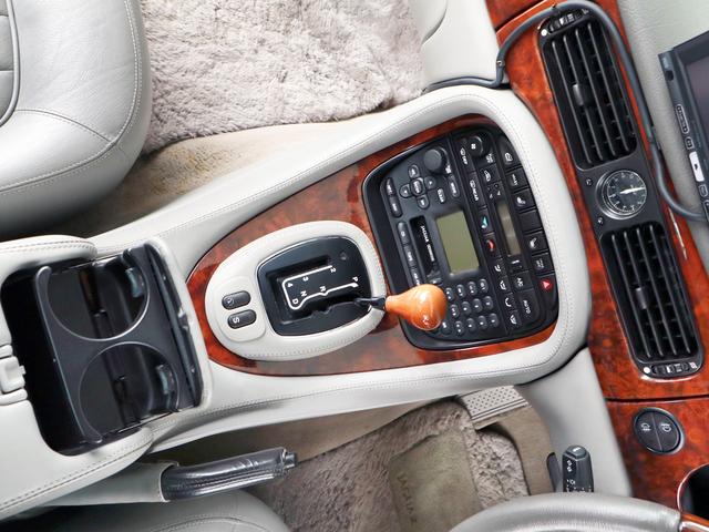 ソブリン 4.0-V8 X308後期最終ロングボディ(LWB)・オプションボディカラー・自然吸気4.0V8(294PS)・純正AW・ソブリン専用内外装・コノリーレザー・プレミアムサウンド・ナビ・バックカメラ・ETC(48枚目)