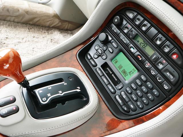 ソブリン 4.0-V8 X308後期最終ロングボディ(LWB)・オプションボディカラー・自然吸気4.0V8(294PS)・純正AW・ソブリン専用内外装・コノリーレザー・プレミアムサウンド・ナビ・バックカメラ・ETC(49枚目)