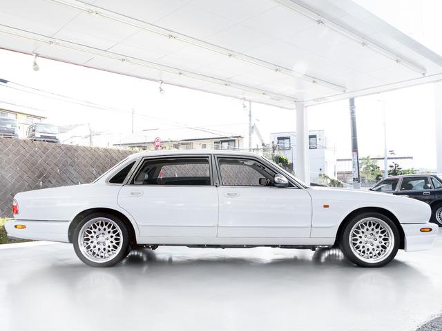 ソブリン 4.0-V8 ロングボディ・左ハンドル・V8自然吸気294PS・18インチWORKワンオフAW・フロントスポイラー・オーバルマフラーエンド・ウッドコンビステア・コノリーレザー・ルームミラードラレコ・バックカメラ(7枚目)