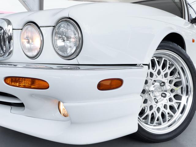 ソブリン 4.0-V8 ロングボディ・左ハンドル・V8自然吸気294PS・18インチWORKワンオフAW・フロントスポイラー・オーバルマフラーエンド・ウッドコンビステア・コノリーレザー・ルームミラードラレコ・バックカメラ(14枚目)