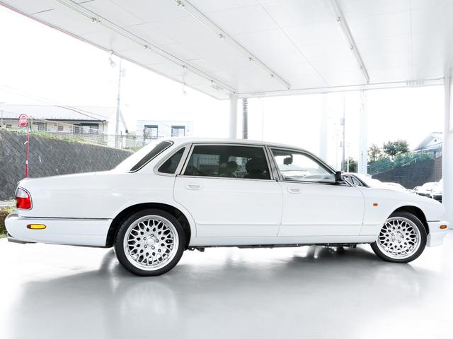 ソブリン 4.0-V8 ロングボディ・左ハンドル・V8自然吸気294PS・18インチWORKワンオフAW・フロントスポイラー・オーバルマフラーエンド・ウッドコンビステア・コノリーレザー・ルームミラードラレコ・バックカメラ(18枚目)