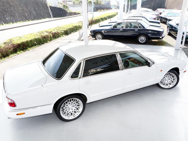 ソブリン 4.0-V8 ロングボディ・左ハンドル・V8自然吸気294PS・18インチWORKワンオフAW・フロントスポイラー・オーバルマフラーエンド・ウッドコンビステア・コノリーレザー・ルームミラードラレコ・バックカメラ(19枚目)