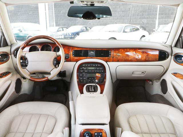 ソブリン 4.0-V8 ロングボディ・左ハンドル・V8自然吸気294PS・18インチWORKワンオフAW・フロントスポイラー・オーバルマフラーエンド・ウッドコンビステア・コノリーレザー・ルームミラードラレコ・バックカメラ(41枚目)