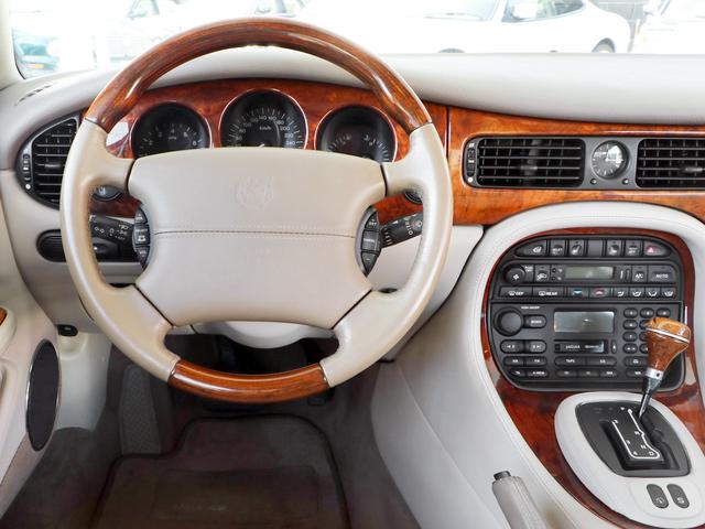 ソブリン 4.0-V8 ロングボディ・左ハンドル・V8自然吸気294PS・18インチWORKワンオフAW・フロントスポイラー・オーバルマフラーエンド・ウッドコンビステア・コノリーレザー・ルームミラードラレコ・バックカメラ(43枚目)