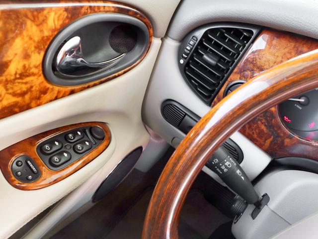 ソブリン 4.0-V8 ロングボディ・左ハンドル・V8自然吸気294PS・18インチWORKワンオフAW・フロントスポイラー・オーバルマフラーエンド・ウッドコンビステア・コノリーレザー・ルームミラードラレコ・バックカメラ(48枚目)