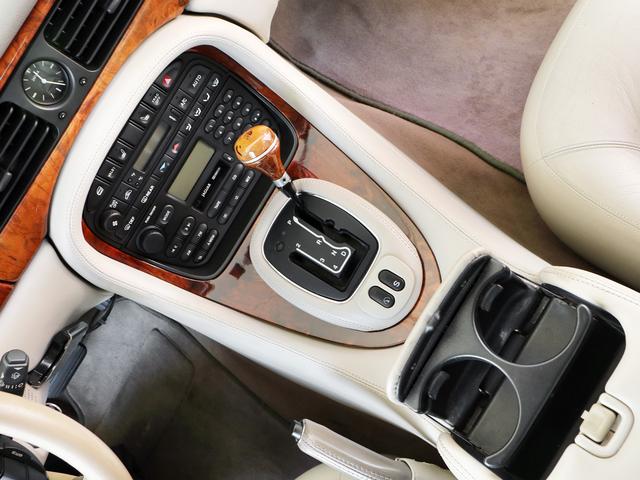 ソブリン 4.0-V8 ロングボディ・左ハンドル・V8自然吸気294PS・18インチWORKワンオフAW・フロントスポイラー・オーバルマフラーエンド・ウッドコンビステア・コノリーレザー・ルームミラードラレコ・バックカメラ(49枚目)