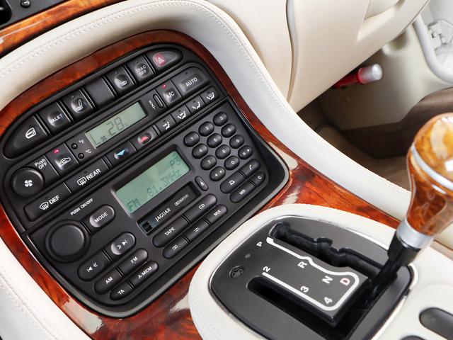 ソブリン 4.0-V8 ロングボディ・左ハンドル・V8自然吸気294PS・18インチWORKワンオフAW・フロントスポイラー・オーバルマフラーエンド・ウッドコンビステア・コノリーレザー・ルームミラードラレコ・バックカメラ(50枚目)