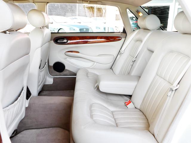 ソブリン 4.0-V8 ロングボディ・左ハンドル・V8自然吸気294PS・18インチWORKワンオフAW・フロントスポイラー・オーバルマフラーエンド・ウッドコンビステア・コノリーレザー・ルームミラードラレコ・バックカメラ(52枚目)