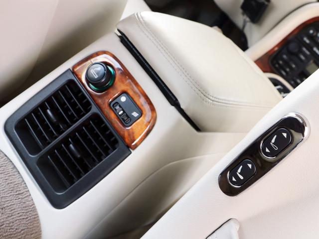 ソブリン 4.0-V8 ロングボディ・左ハンドル・V8自然吸気294PS・18インチWORKワンオフAW・フロントスポイラー・オーバルマフラーエンド・ウッドコンビステア・コノリーレザー・ルームミラードラレコ・バックカメラ(58枚目)