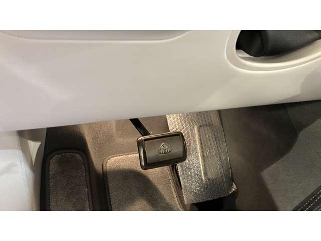ＧＬＳ ＧＬＳ６００　４マチック　（ＩＳＧ搭載モデル）　４ＷＤ　認定中古車　左ハンドル　コラムＭＴモード付９ＡＴ　全周囲カメラ　障害物センサー　オートマチックハイビーム　ドライブレコーダー　ナビ　フルセグ　本革シート　電動シート（33枚目）