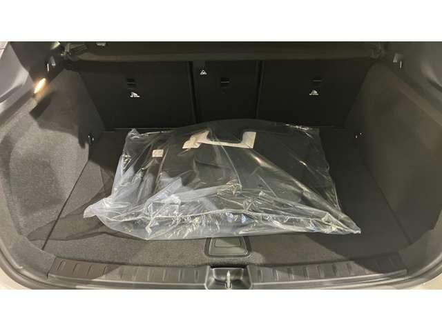 ＧＬＡクラス ＧＬＡ４５　Ｓ　４マチック＋　４ＷＤ　ＭＰ２０２５０２　認定中古車　ＡＭＧパフォーマンスＰＫＧ　コラムＭＴモード付８ＡＴ　オートマチックハイビーム　障害物センサー　ＥＴＣ　ミュージックプレイヤー接続可　フルセグ　本革シート（17枚目）