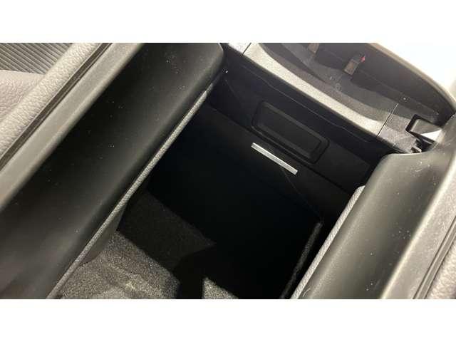 Ｃクラス Ｃ１８０アバンギャルド　レーダーセーフティパッケージ　ベーシックパッケージ　１オーナー（ＩＳＧ搭載モデル）オートトランク　スマートキー　アイドリングストップ　ＬＥＤヘッドライト　シートＨ　アラウンドビューモニター（19枚目）