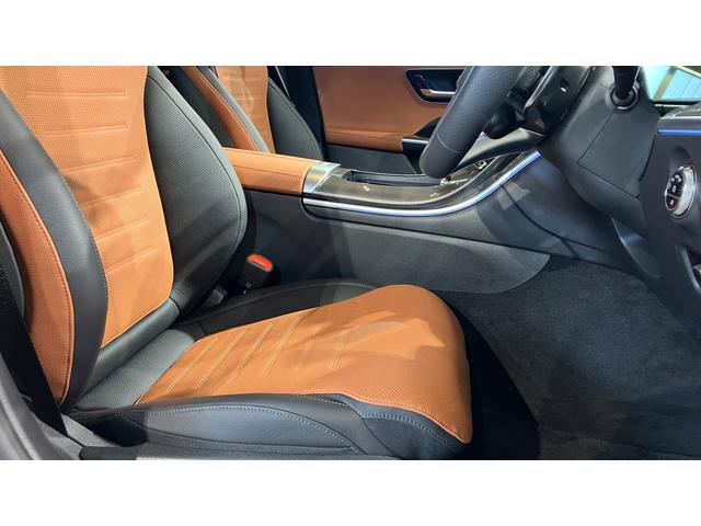 Ｃクラス Ｃ４３　４マチック　（ＢＳＧ搭載モデル）　　４ＷＤ　ＭＰ２０２５０１　パノラマ　弊社デモカー　全周囲カメラ　オートマチックハイビーム　ＥＴＣ　ナビ　フルセグ　ミュージックプレイヤー接続可　本革シート　電動シート（6枚目）