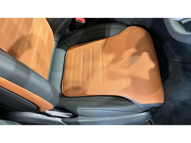 Ｃクラス Ｃ４３　４マチック　（ＢＳＧ搭載モデル）　　４ＷＤ　ＭＰ２０２５０１　パノラマ　弊社デモカー　全周囲カメラ　オートマチックハイビーム　ＥＴＣ　ナビ　フルセグ　ミュージックプレイヤー接続可　本革シート　電動シート（8枚目）