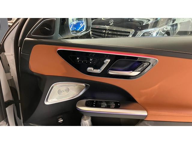 Ｃクラス Ｃ４３　４マチック　（ＢＳＧ搭載モデル）　　４ＷＤ　ＭＰ２０２５０１　パノラマ　弊社デモカー　全周囲カメラ　オートマチックハイビーム　ＥＴＣ　ナビ　フルセグ　ミュージックプレイヤー接続可　本革シート　電動シート（27枚目）