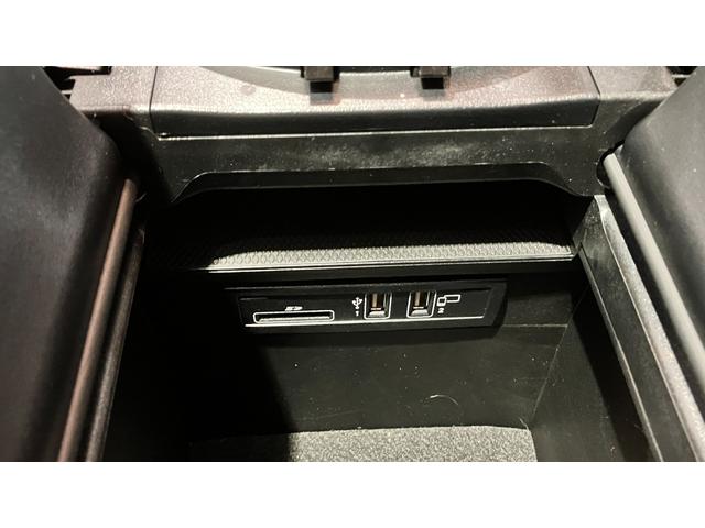 Ｇクラス Ｇ６３　ナッパレザーエクスクルーシブインテリア　　エナジャイジングパッケージ　リラクゼーション機能／シートベンチレーター　ＡＭＧカーボンファイバーインテリアトリム（24枚目）