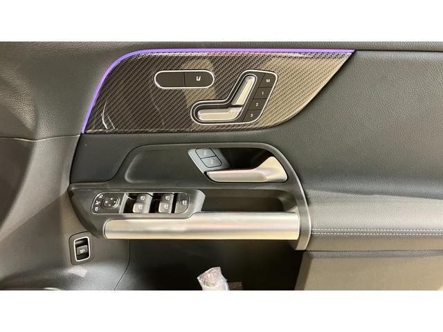 ＧＬＡクラス ＧＬＡ１８０　ＡＭＧラインパッケージ　ＭＰ２０２５０２　バックカメラ　定期点検記録簿　電動シート　アルミホイール　３６０度カメラ　ＬＥＤライト　エアコン　クリアランスソナー　スマートキー　フルセグＴＶ　パノラミックスライディングルーフ　キーレスゴー　ＥＴＣ（6枚目）