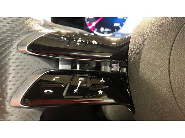 ＧＬＡクラス ＧＬＡ１８０　ＡＭＧラインパッケージ　ＭＰ２０２５０２　バックカメラ　定期点検記録簿　電動シート　アルミホイール　３６０度カメラ　ＬＥＤライト　エアコン　クリアランスソナー　スマートキー　フルセグＴＶ　パノラミックスライディングルーフ　キーレスゴー　ＥＴＣ（9枚目）