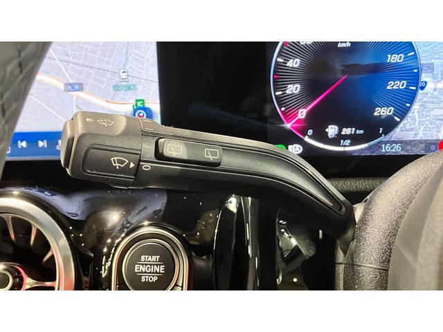 ＧＬＡクラス ＧＬＡ１８０　ＡＭＧラインパッケージ　ＭＰ２０２５０２　バックカメラ　定期点検記録簿　電動シート　アルミホイール　３６０度カメラ　ＬＥＤライト　エアコン　クリアランスソナー　スマートキー　フルセグＴＶ　パノラミックスライディングルーフ　キーレスゴー　ＥＴＣ（10枚目）
