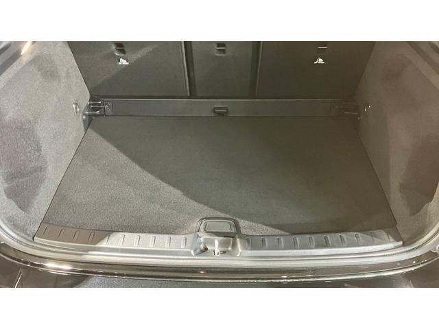 ＧＬＡクラス ＧＬＡ１８０　ＡＭＧラインパッケージ　ＭＰ２０２５０２　バックカメラ　定期点検記録簿　電動シート　アルミホイール　３６０度カメラ　ＬＥＤライト　エアコン　クリアランスソナー　スマートキー　フルセグＴＶ　パノラミックスライディングルーフ　キーレスゴー　ＥＴＣ（41枚目）