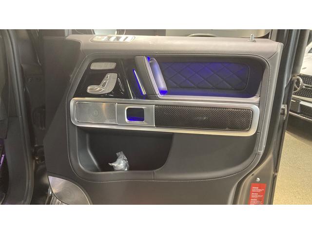 Ｇクラス Ｇ４００ｄ　ＡＭＧライン　４ＷＤ　エディションマグノブラック　サンルーフ　ブルメスターサラウンド　レザーエクスクルーシブパッケージ　アダプティブダンピングシステム　ボディー同色スペアタイヤリング（4枚目）